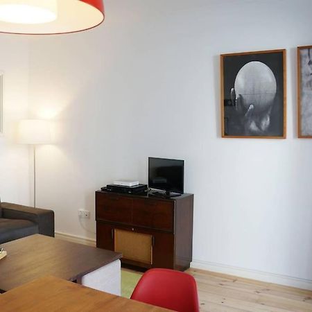 Two Bedroom Apt In Historic Location! Close To The River Лісабон Екстер'єр фото