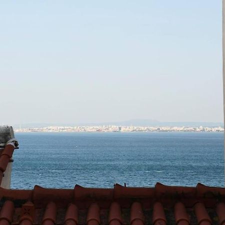 Two Bedroom Apt In Historic Location! Close To The River Лісабон Екстер'єр фото