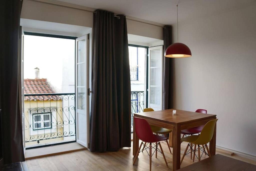 Two Bedroom Apt In Historic Location! Close To The River Лісабон Екстер'єр фото