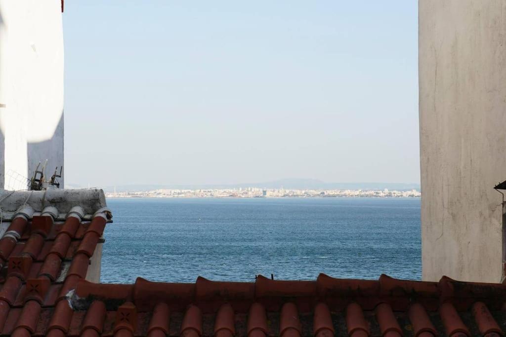Two Bedroom Apt In Historic Location! Close To The River Лісабон Екстер'єр фото