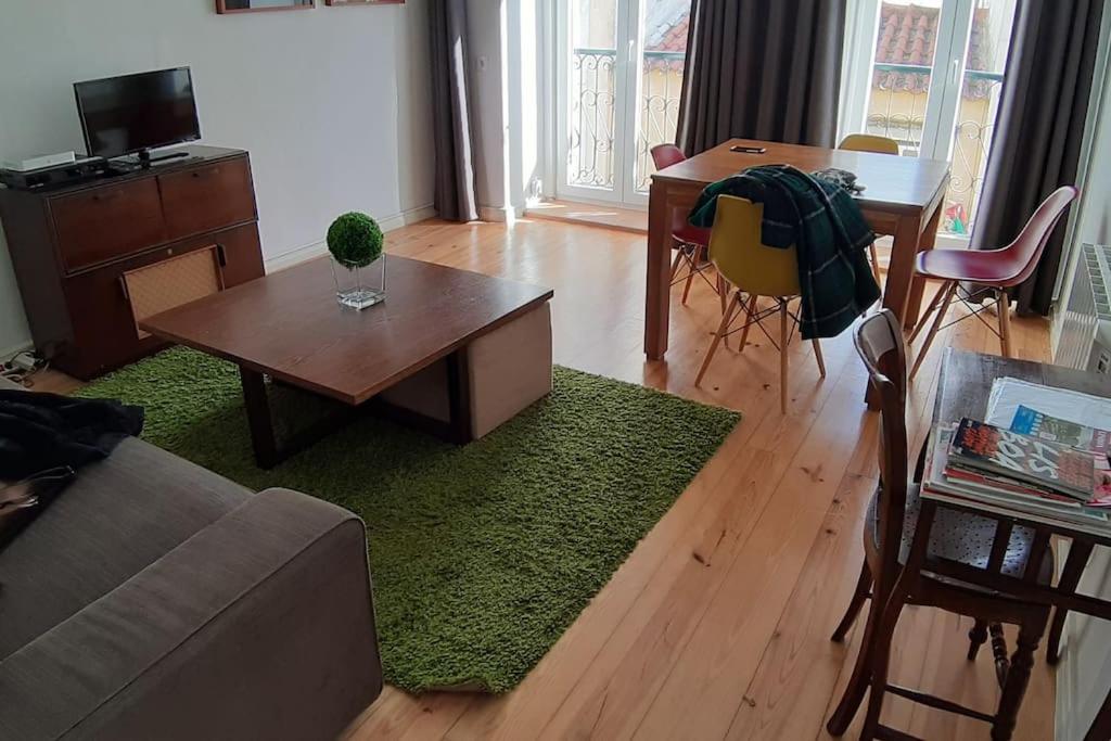 Two Bedroom Apt In Historic Location! Close To The River Лісабон Екстер'єр фото