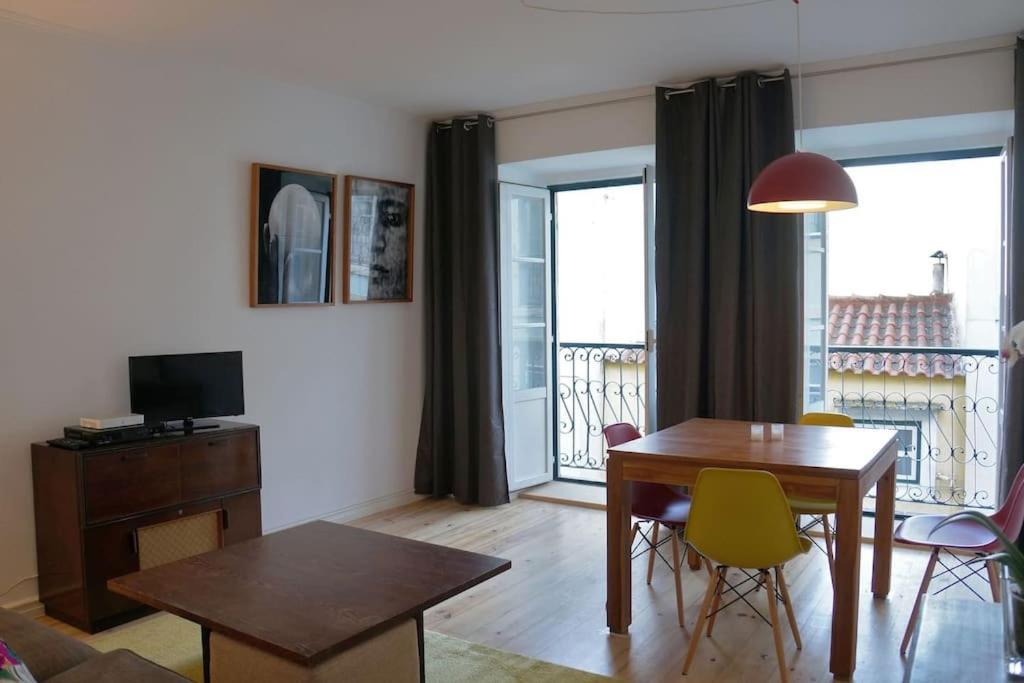 Two Bedroom Apt In Historic Location! Close To The River Лісабон Екстер'єр фото