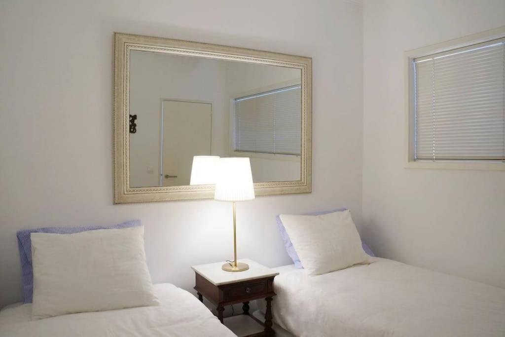 Two Bedroom Apt In Historic Location! Close To The River Лісабон Екстер'єр фото